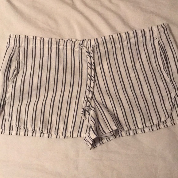 NEW BRANDY MELVILLE STRIPED SHORTS - Picture 4 of 6